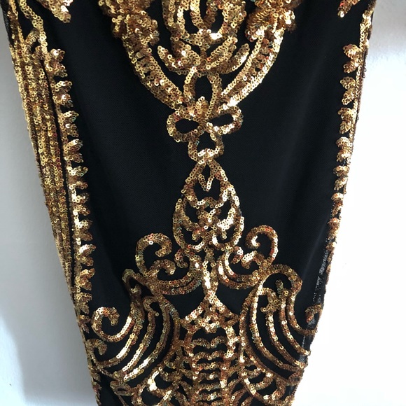Dresses & Skirts - Black and gold sequin dress